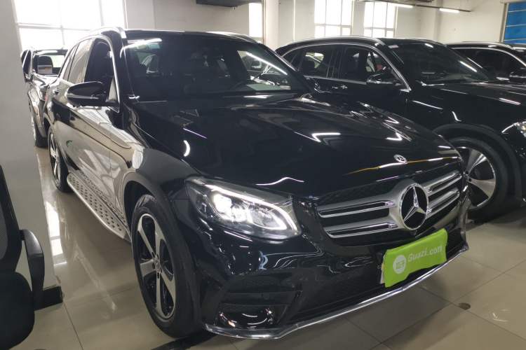 Used Mercedes-Benz GLC 2018 Facelift GLC 260 4MATIC Luxury Edition Exterior 1
