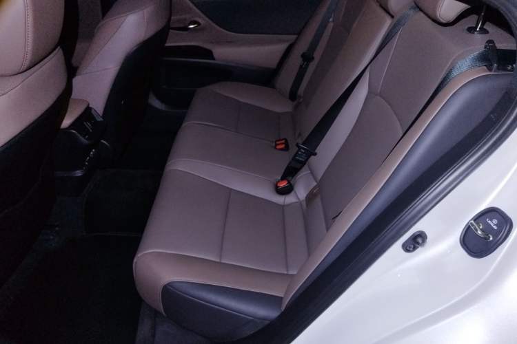 Used Lexus ES 2023 200 Excellence Edition
