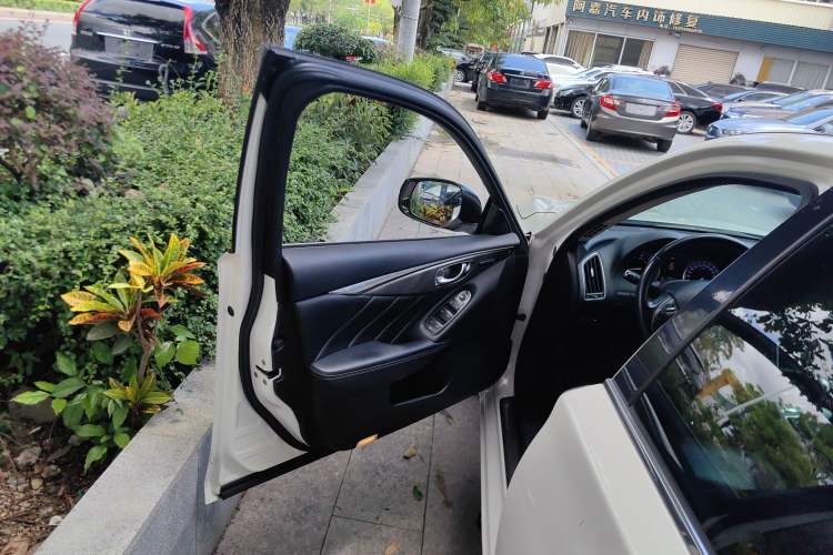 Used Infiniti Q50 2014 2.0T Luxury Edition