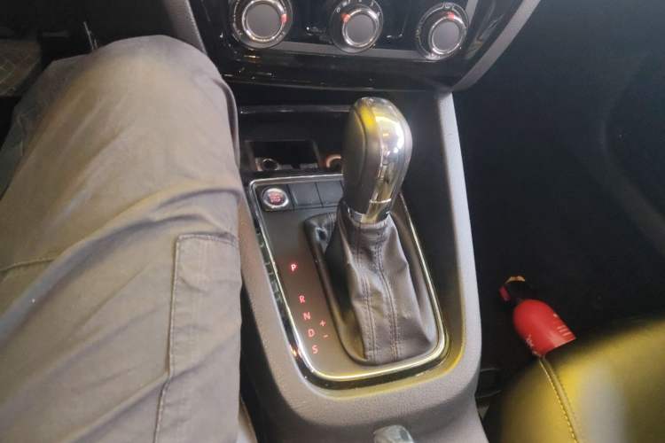 Used Volkswagen Sagitar 2018 1.6L Automatic Comfort Model Gear Lever