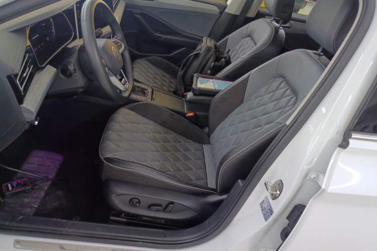 Used Volkswagen Sagitar 2023 300TSI DSG Excellence Edition Left Front Seat