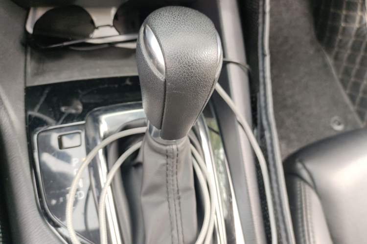 Used Mazda 3 Axela 2016 Sedan 1.5L Automatic Luxury Model