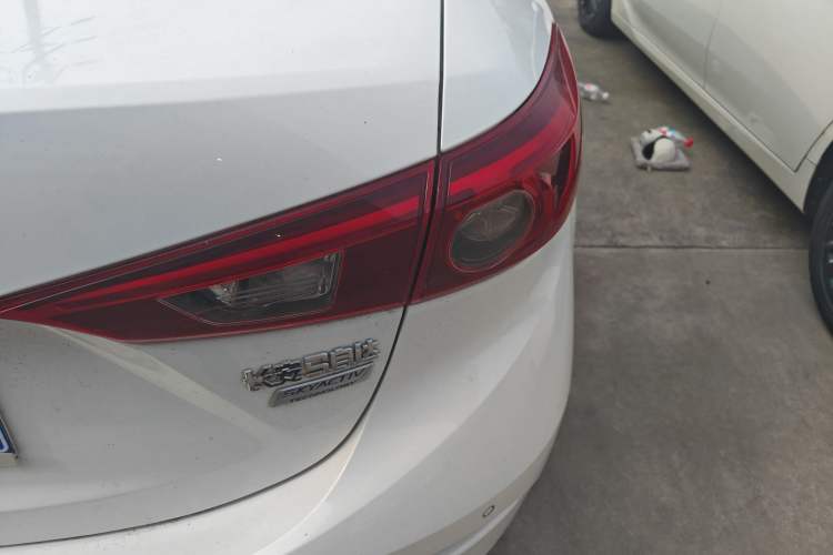 Used Mazda 3 Axela 2017 Sedan 1.5L Automatic Luxury Model Emission Standard China V Right Rear Taillight