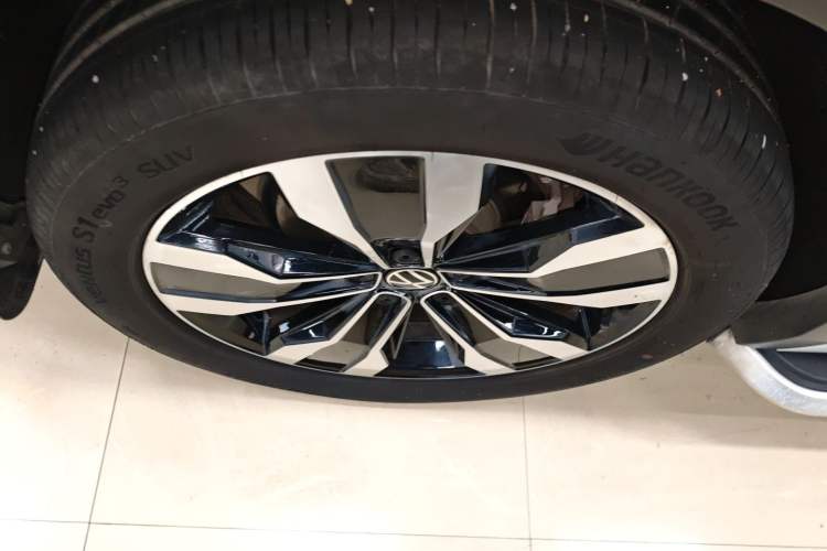 Used Volkswagen Tiguan L 2024 330TSI Automatic Two-Wheel Drive R-Line Enhanced Edition
