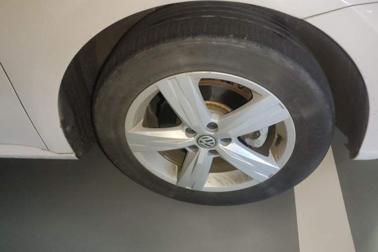 Used Volkswagen Lavida 2018 Classic 1.5L Automatic Fashion Edition China VI Standard Right Front Wheel Hub