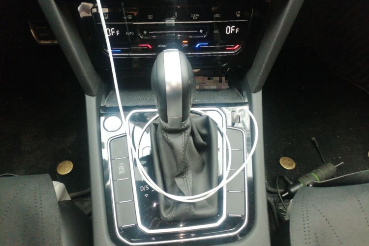 Used Volkswagen Magotan 2023 2 Million Units Commemorative Edition 330TSI DSG Luxury Version Gear Lever