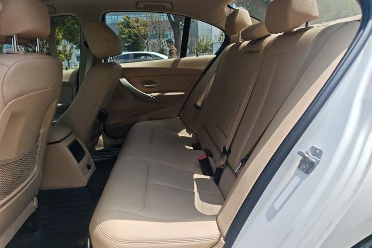 Used BMW 3 Series 2014 320i Active Edition
