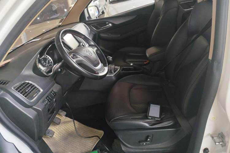 Used Baojun 560 2015 1.8L manual luxury version