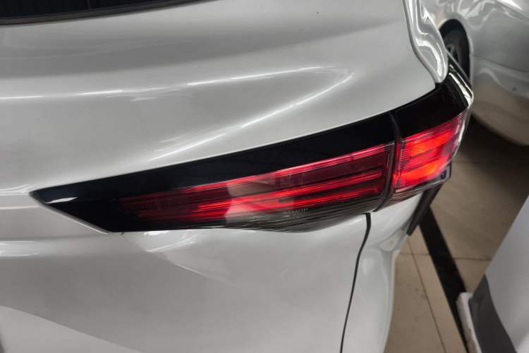 Used Toyota Granvia 2024 2.5L Hybrid Prestige PLUS Edition Right Rear Taillight