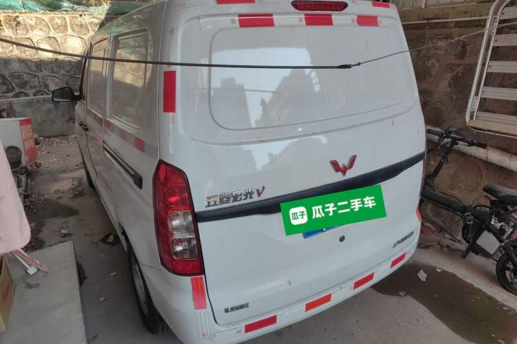 Used Wuling Hongguang V 2022 1.5L Jingqu Edition Enclosed-Window Vehicle with Electric Power Steering LAR
