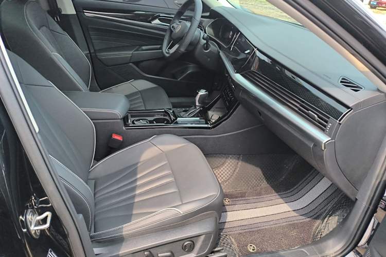 Used Volkswagen Passat 2024 330TSI Starry Elite Edition Right Front Seat