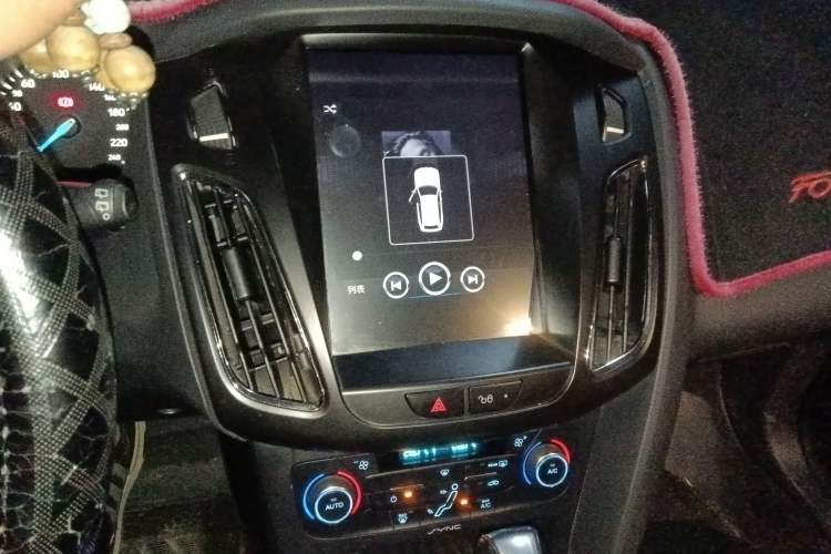 Used Ford Focus 2015 Hatchback 1.6L Automatic Fashion Edition
