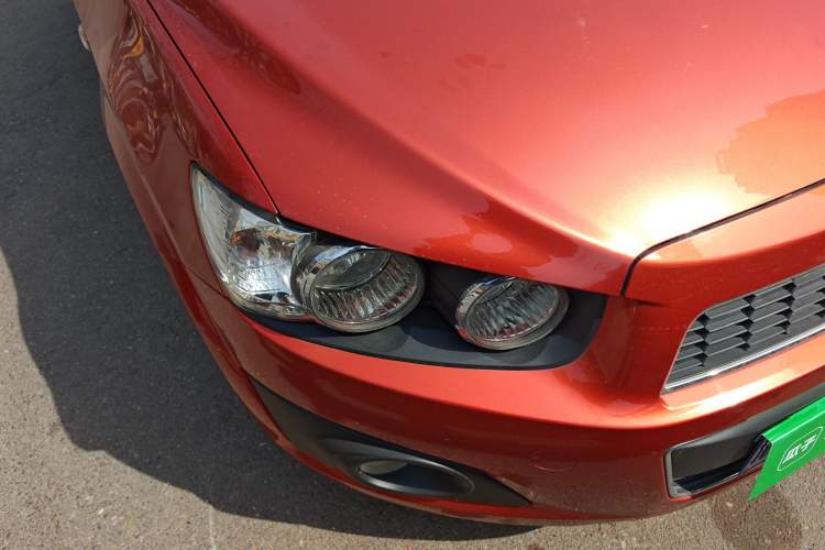 Used Chevrolet Aveo Sonic 2011 Sedan 1.4L Manual Transmission SE