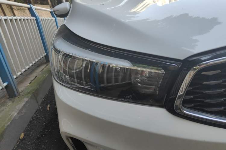 Used Kia K3 2016 1.6L Automatic GLS Right Front Headlight