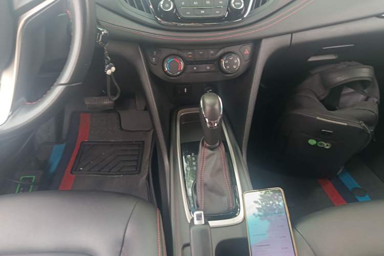 Used Chevrolet Monza 2020 Light Hybrid RS 330T Automatic Comfort Edition Gear Lever