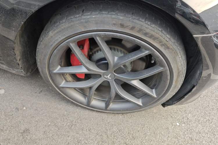 Used Tesla Model 3 2021 Performance High-Performance All-Wheel-Drive Version Right Front Wheel Hub