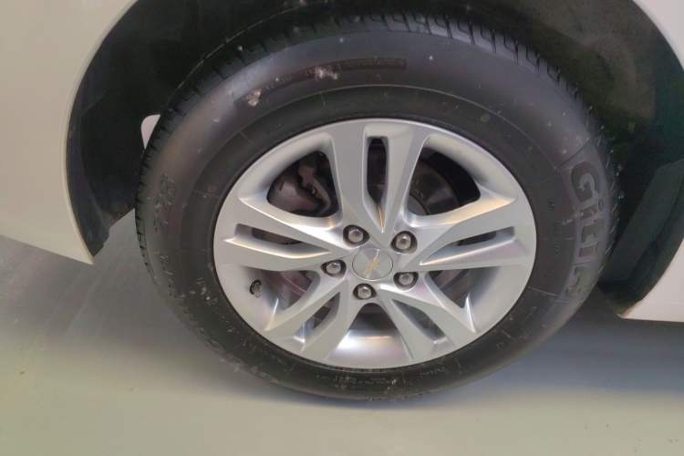 Used Chevrolet Cavalier 2019 320 Automatic Xinyue Edition Right Rear Wheel Hub
