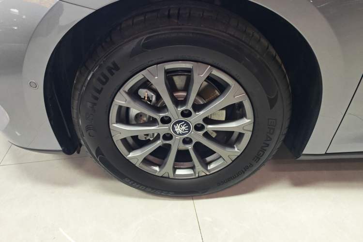 Used BYD Qin L 2025 DM-i Smart Drive 80KM Leading Model Left Front Wheel Hub