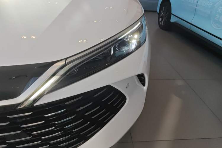 Used BYD Qin L 2025 DM-i Smart Drive 120KM Excellence Model