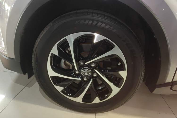 Used Toyota IZOA 2018 2.0L Yichi Version China VI Standard