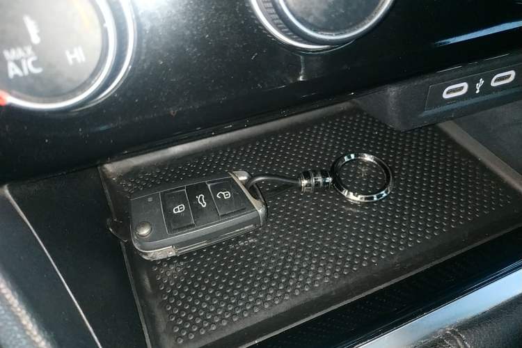 Used Volkswagen Sagitar 2023 300TSI DSG Excellence Edition Vehicle Key