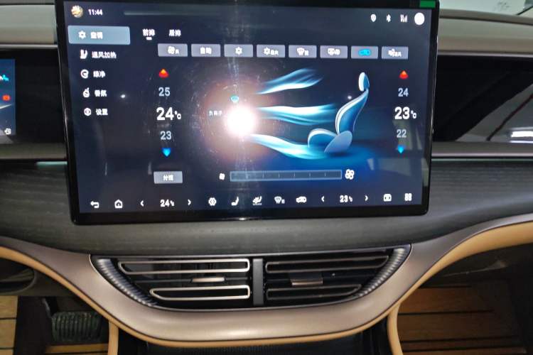 Used Denza D9 2022 DM-i 970 Four-Wheel Drive Flagship Model
