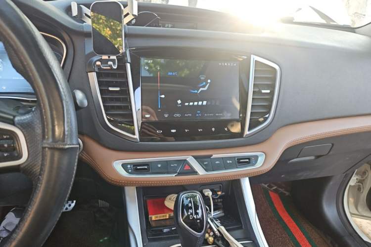 Used Geely Auto Vision X6 2019 1.4T CVT 4G Connected Luxury Version China VI Standard
