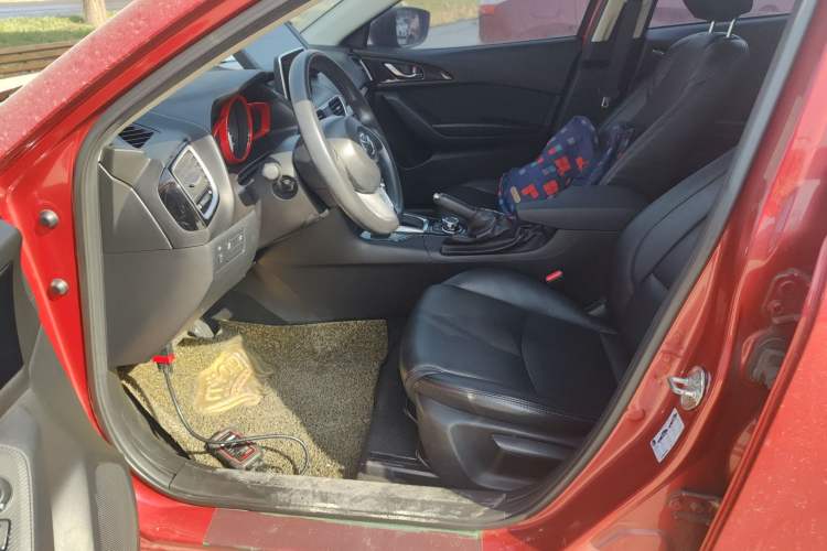 Used Mazda Mazda 3 Axela 2016 Sedan 1.5L Automatic Luxury Model
