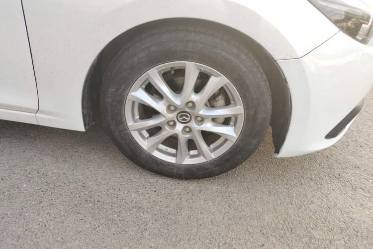 Used Mazda 3 Axela 2014 Sedan 1.5L Manual Comfort Model
