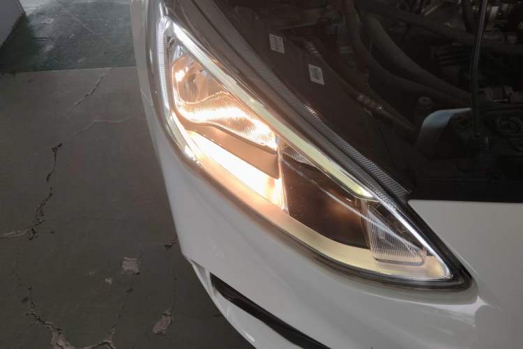 Used Ford Focus 2020 Sedan EcoBoost 180 Automatic Trend Edition Right Front Headlight