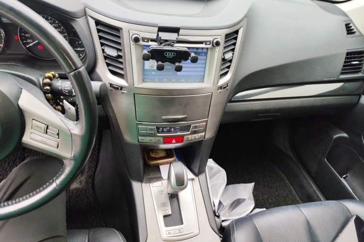 Used Subaru Outback 2012 2.5i Sport Edition Audio And AC Panel