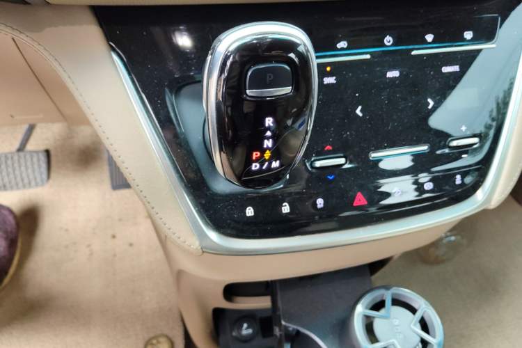 Used Buick GL8 2021 ES Land Cruiser 653T Luxury Edition Gear Lever