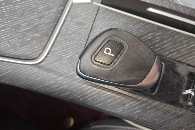 Used Venucia V 2021 260T Idol Edition
