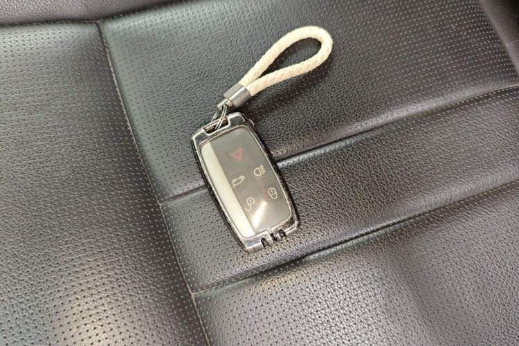 Used Land Rover Discovery Sport 2018 240 PS SE Version Interior 1