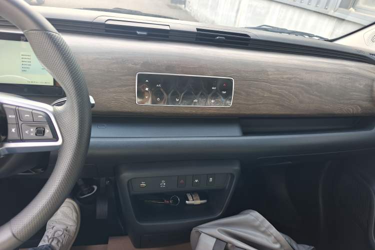 Used Ruichi EC75 2025 Model Passenger Vehicle Smart Driving Ultra-Charging Edition Pioneer II 50.1 kWh