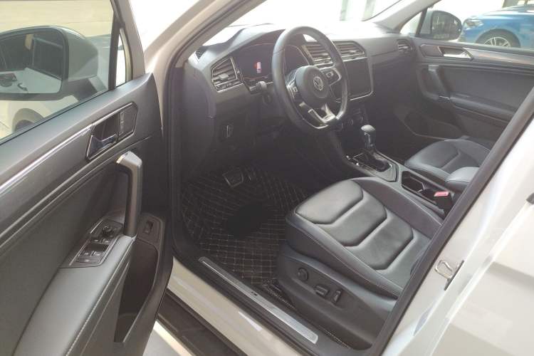 Used Volkswagen Tiguan L 2020 330TSI Automatic Two-Wheel Drive R-Line Flagship Version China VI Standard Driver Seat