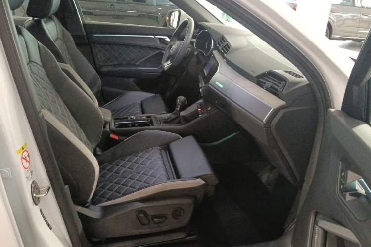 Used Audi Q3 2024 40 TFSI Fashion Dynamic Model
