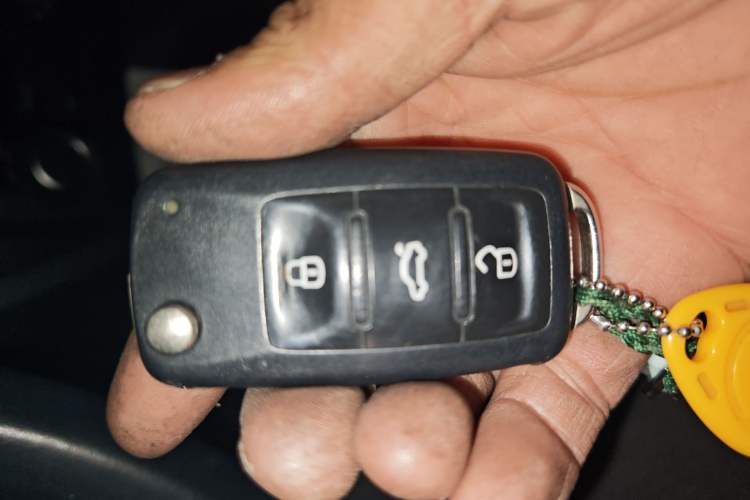 Used Volkswagen Sagitar 2012 1.4TSI Manual Luxury Model Vehicle Key