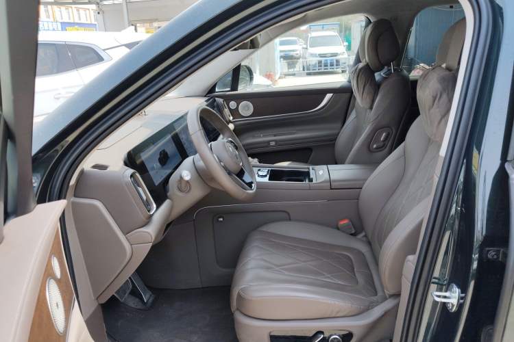 Used Hima AITO M9 2024 Range-Extended Ultra Version 52 kWh 5-Seater Model Left Front Seat