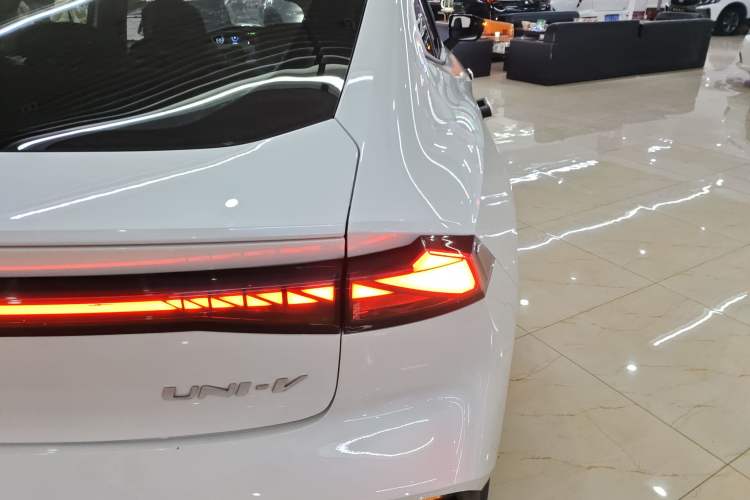 Used Changan UNI-V 2022 1.5T Prestige Version