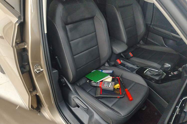 Used Volkswagen T-ROC 2018 280TSI DSG Two-Wheel-Drive Comfort Version China V Standard
