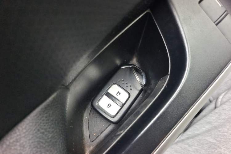 Used Honda CR-V 2015 2.4L two-wheel drive luxury version
