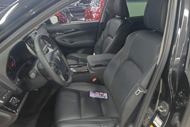 Used Toyota Crown 2015 2.0T Fashion Edition
