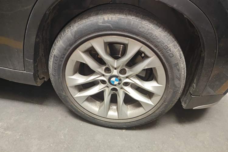 Used BMW X1 2014 sDrive18i Leading Model Right Front Wheel Hub