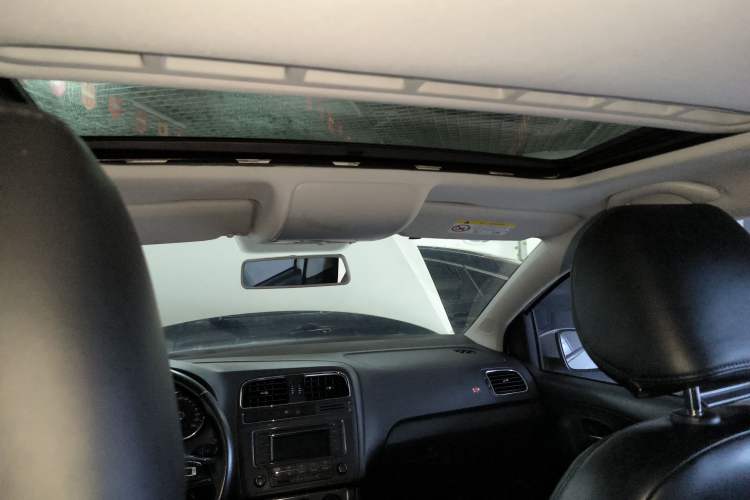 Used Volkswagen Polo 2016 1.6L Automatic Comfort Model
