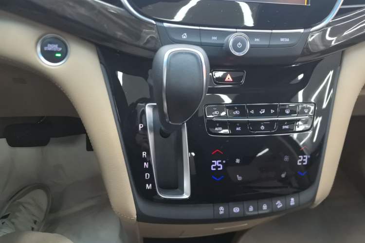 Used Buick GL8 2017 ES 28T Luxury Model China V Standard
