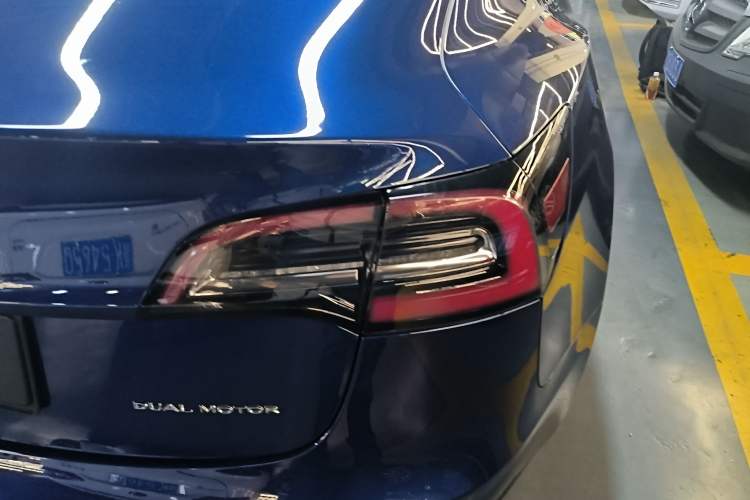 Used Tesla Model 3 2019 Performance High-Performance All-Wheel-Drive Version Right Rear Taillight