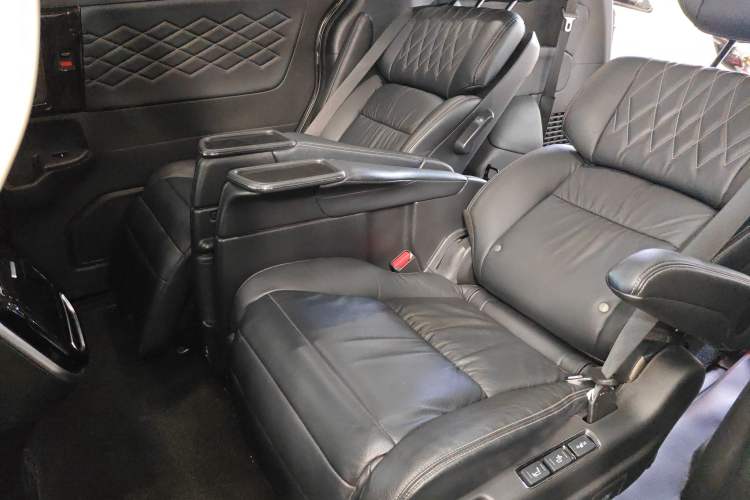 Used Honda Elysion 2019 2.0L Hybrid Luxury Edition