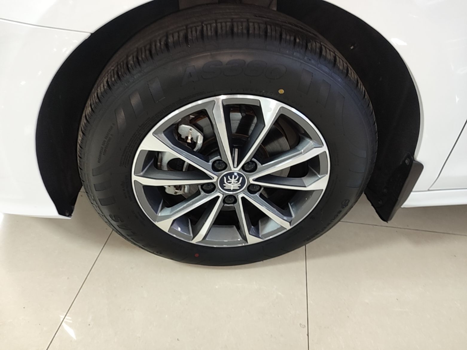 BYD Qin PLUS 2024 HONOR Edition DM-i 55KM Leading Model — снимка 10