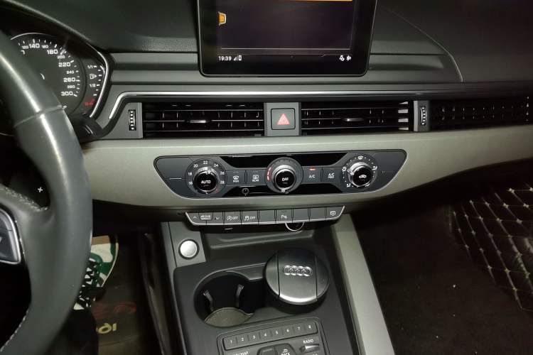 Used Audi A4L 2019 40 TFSI Ambition China VI
